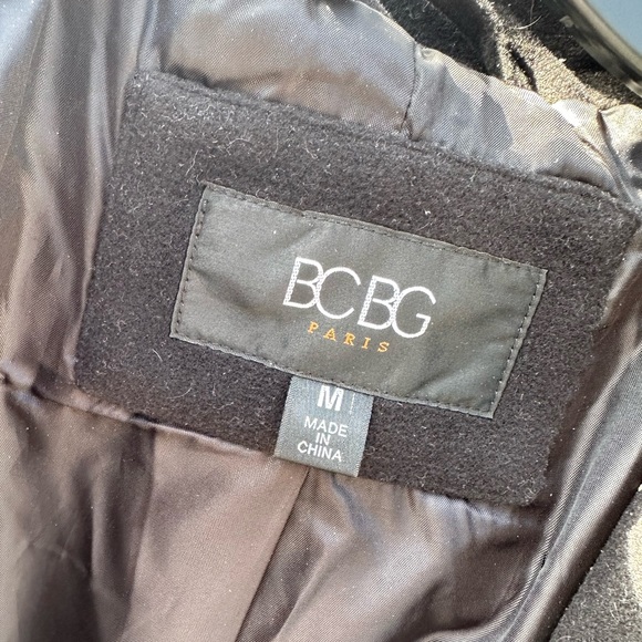 Wool BCBG women’s coat. Size medium. Worn once. Beautiful condition!! - Picture 2 of 3